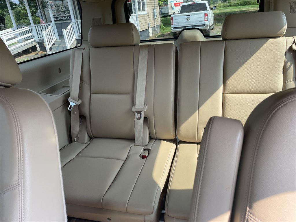 2013 Chevrolet Suburban LTZ - Photo 17