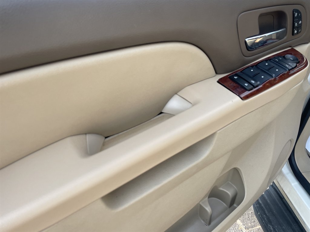 2013 Chevrolet Suburban LTZ - Photo 12