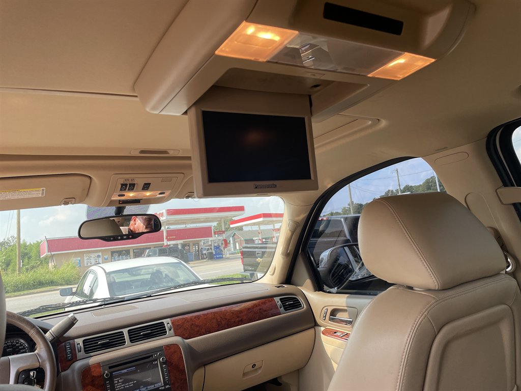 2013 Chevrolet Suburban LTZ - Photo 16