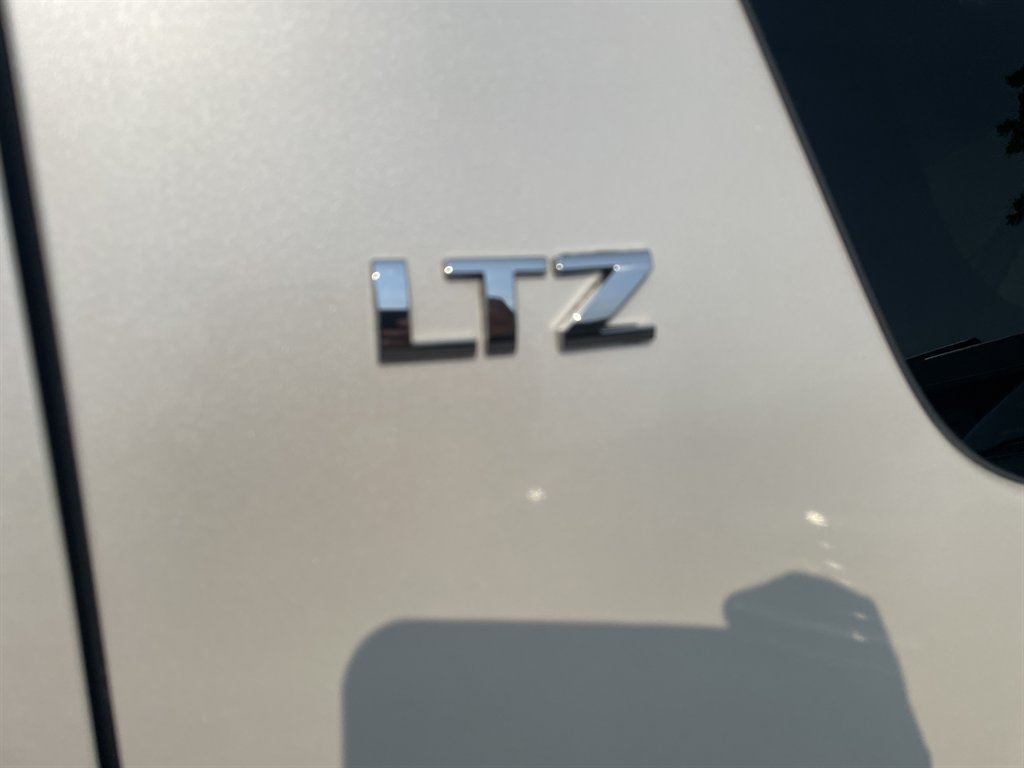 2013 Chevrolet Suburban LTZ - Photo 9