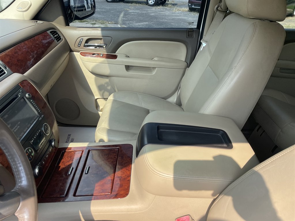 2013 Chevrolet Suburban LTZ - Photo 13