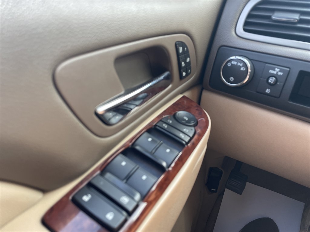2013 Chevrolet Suburban LTZ - Photo 28