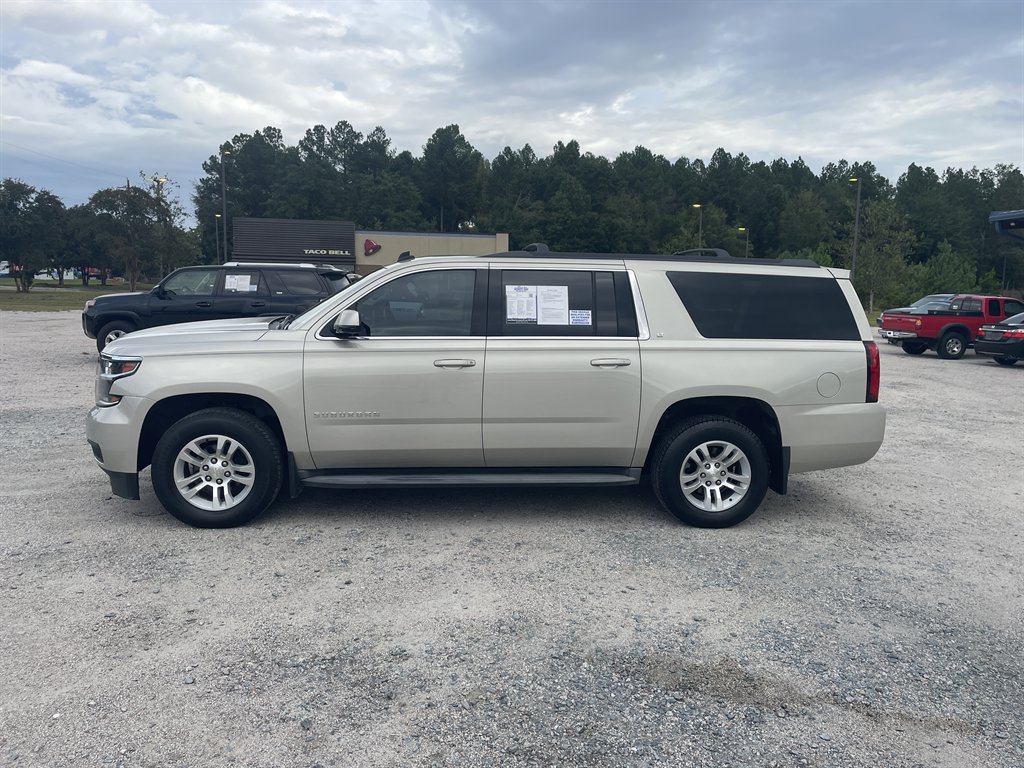 2015 Chevrolet Suburban LT's photo