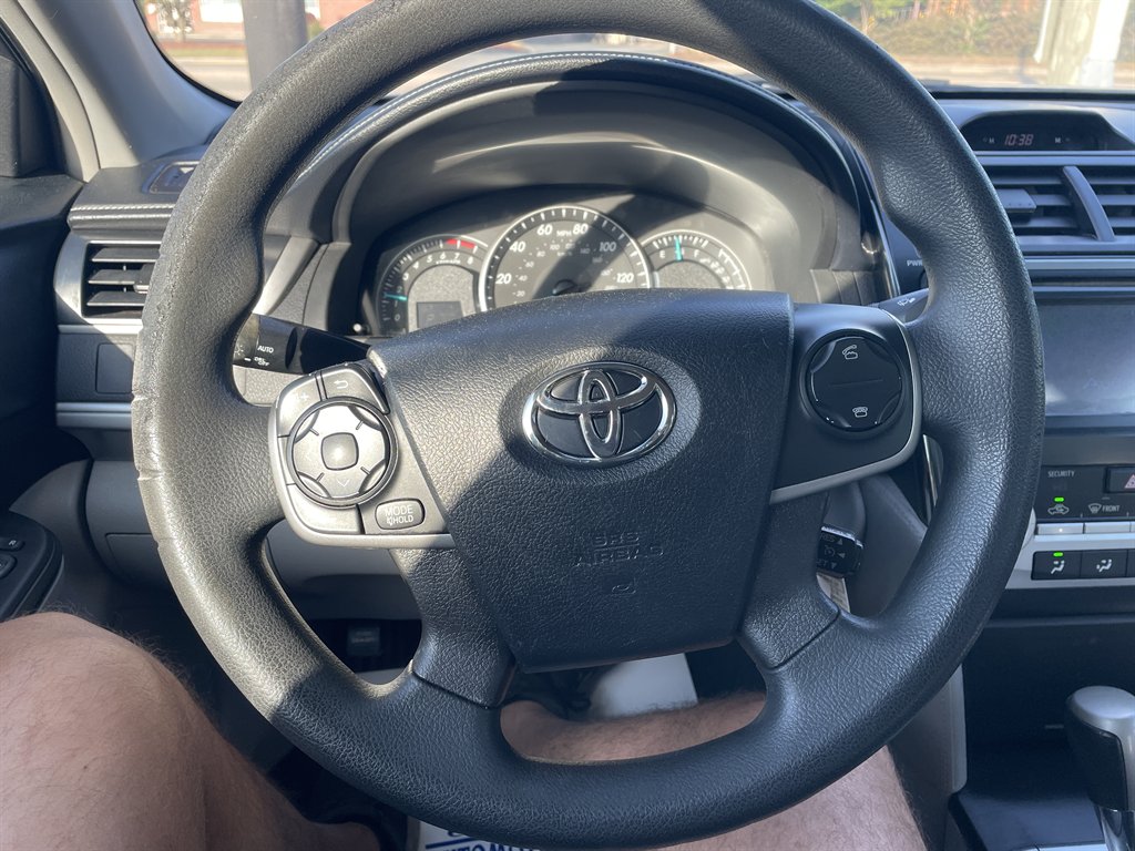 2013 Toyota Camry LE - Photo 19