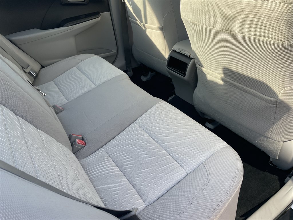 2013 Toyota Camry LE - Photo 14