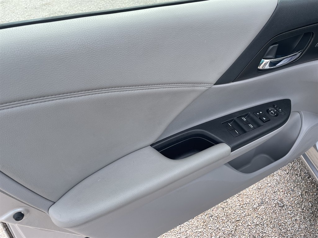2015 Honda Accord EX-L - Photo 11